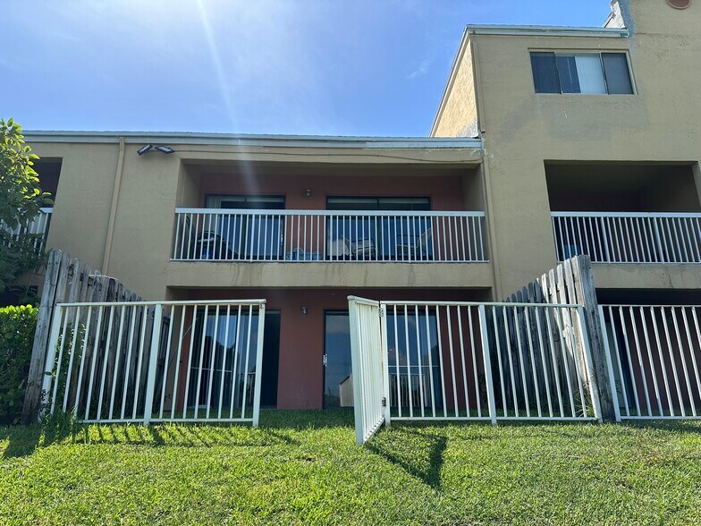 Building Photo - 5200 NW 31st Ave