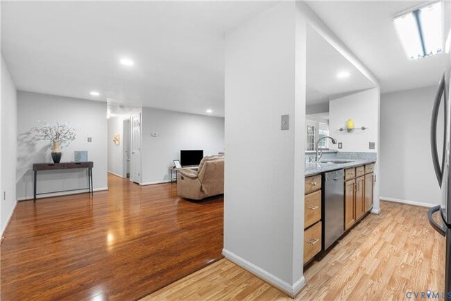 Building Photo - well-kept 2-bedroom, 2-bath condo