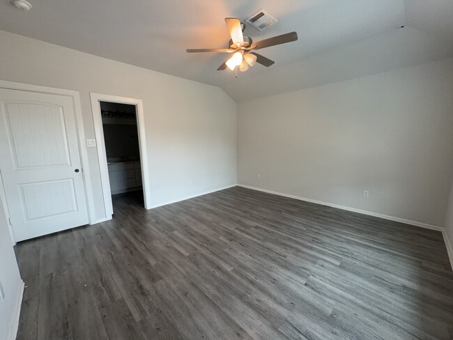 Building Photo - 509 Hines Ave