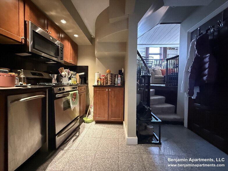 Building Photo - 113 Beacon St