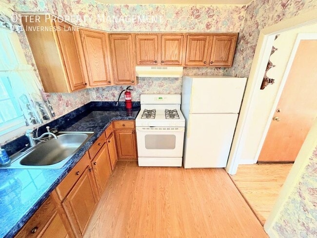 Building Photo - 911 Inverness Ln