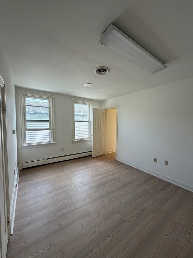 Building Photo - 247 S 8th St
