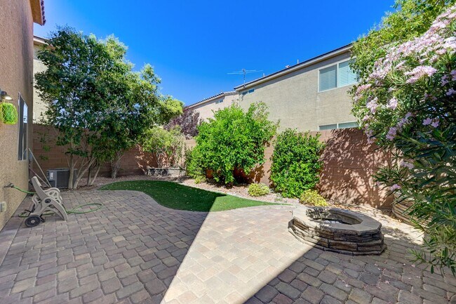 Building Photo - House For Rent! 4 beds, 3 baths Community ...