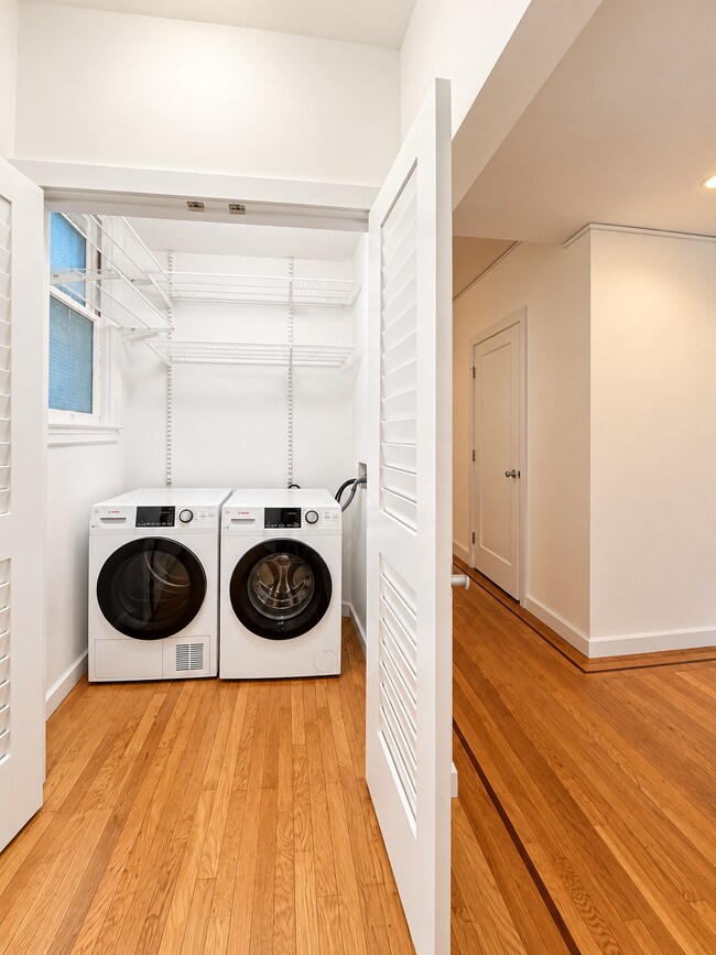 Building Photo - 944 Hayes St