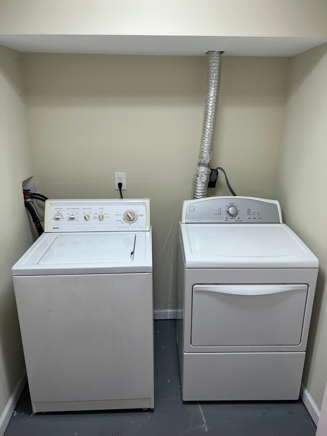 Building Photo - 2136 Catskill St