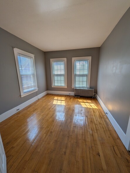 Building Photo - 10 Reservoir St