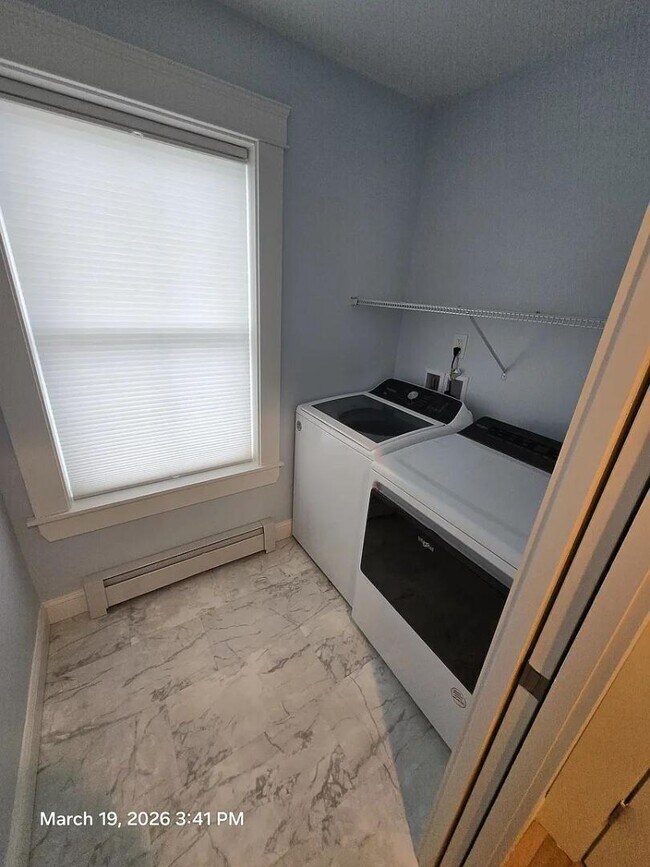 Building Photo - 21 Juniper St