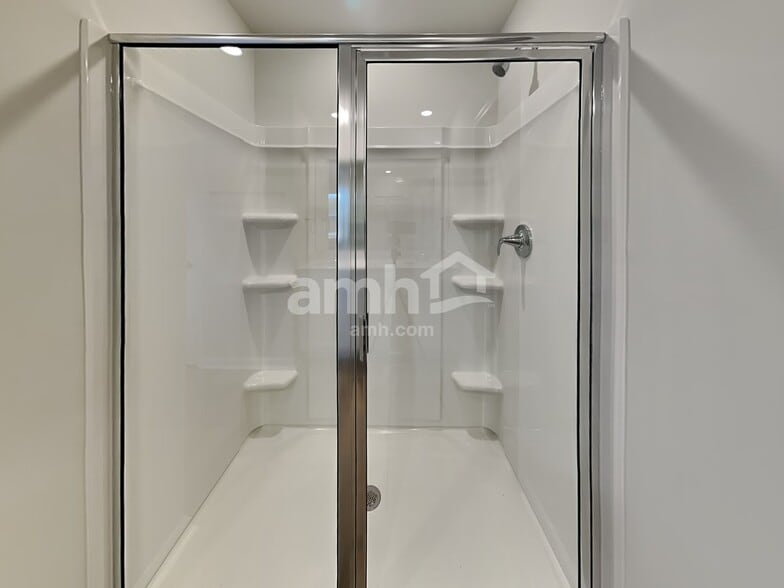 Building Photo - 3240 Emberly Dr