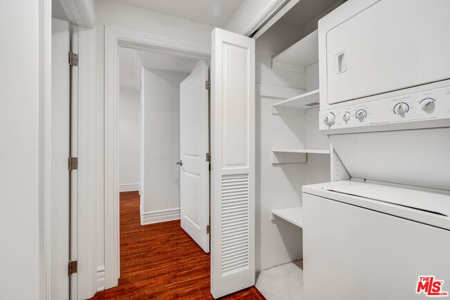 Building Photo - 2306 Fox Hills Dr