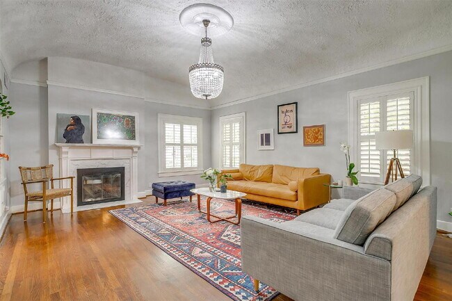 Building Photo - Charming 4 Bed, 2 Bath in Historic Berkele...