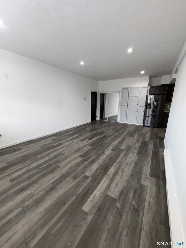 Building Photo - 513 Emmett St