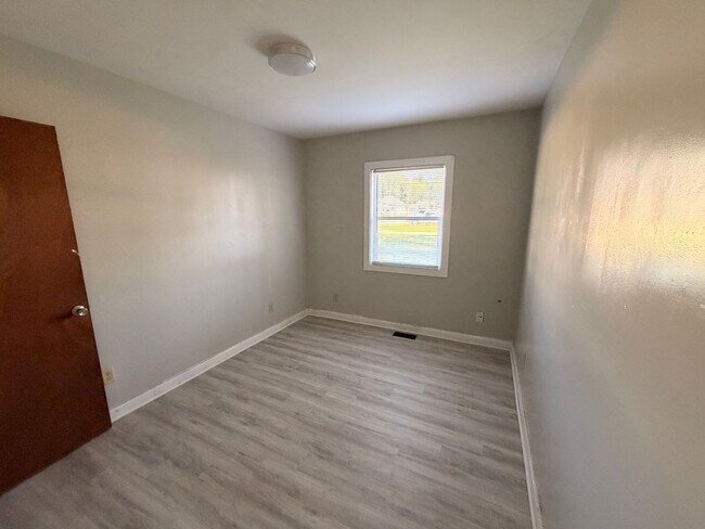 Building Photo - 2020 N Glenwood Ave