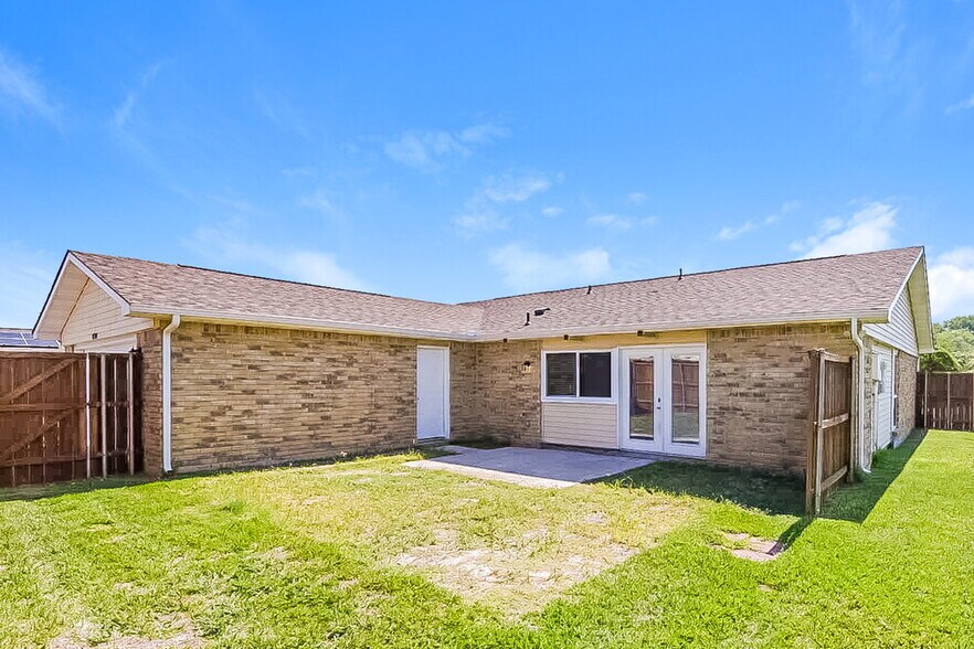 Building Photo - 9201 Pollard St