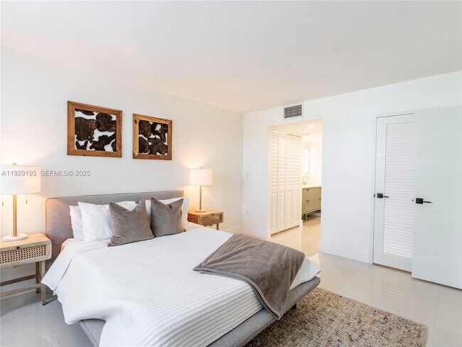 Building Photo - 5701 Collins Ave