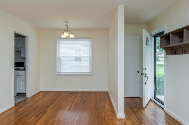 Building Photo - 649 Mitchell Ave