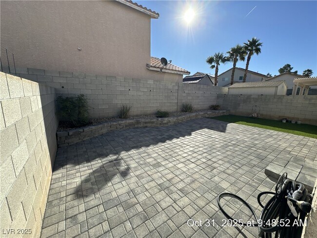 Building Photo - 10006 Mardagen St