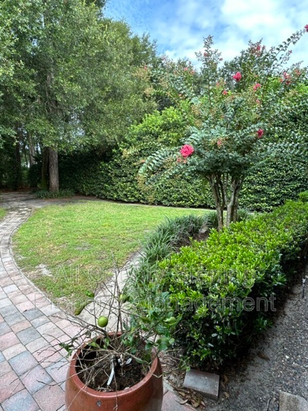 Building Photo - 184 Birchmont Dr