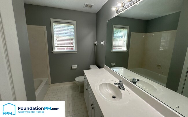 Building Photo - 400 Amundsen Cove