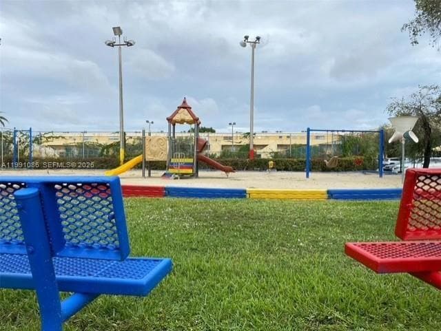 Building Photo - 9351 Fontainebleau Blvd