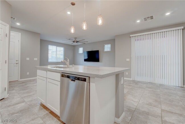 Building Photo - 10673 Sariah Skye Ave