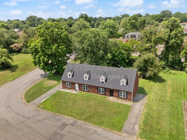 Building Photo - 817 Lancelot Ct