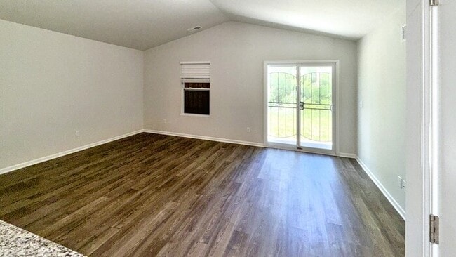 Building Photo - Lovely 4-Bedroom Home Near Ivanhoe Park / ...