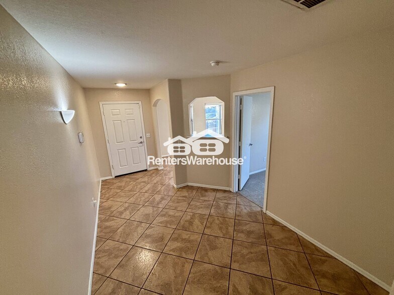 Building Photo - 2607 S 71st Dr