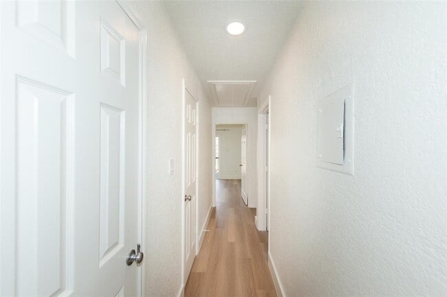 Building Photo - 2704 Catalina Dr