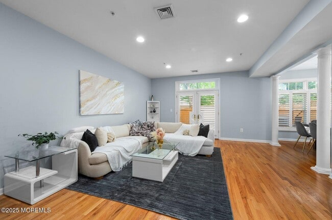 Building Photo - A162 Main St