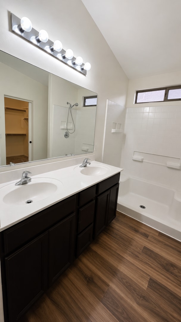 Building Photo - Beautiful two story House 3Bed 2.5 Bath