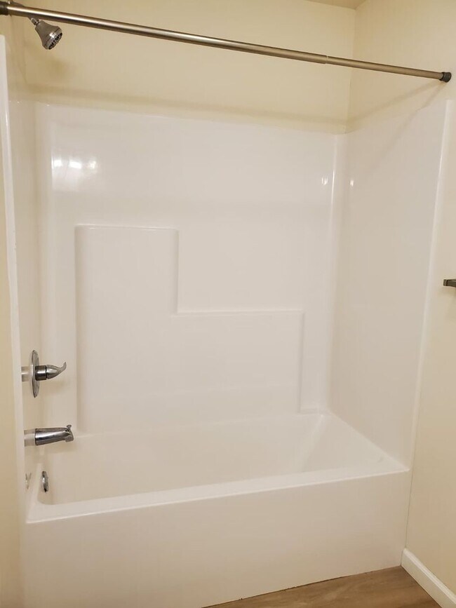 Building Photo - 323 Cedar Cove Ln