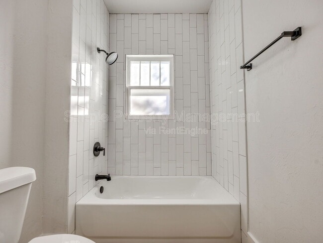 Building Photo - 811 W Wade St