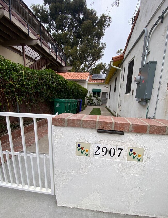 Building Photo - LARGE Mission Hills granny flat w/Loft and A/C!
