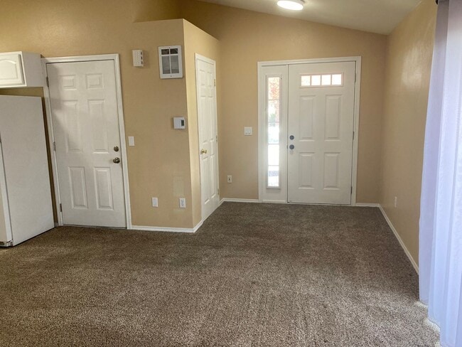 Building Photo - (HAI) Cozy 2-Bedroom, 1-Bathroom Home!