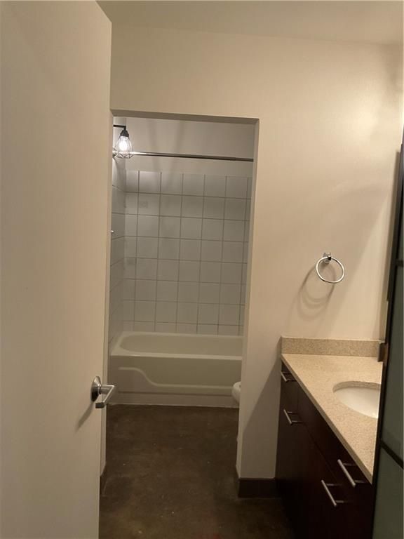 Building Photo - 881 Memorial Dr SE