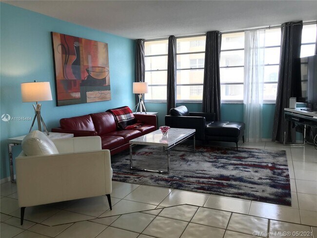 Building Photo - 1817 S Ocean Dr