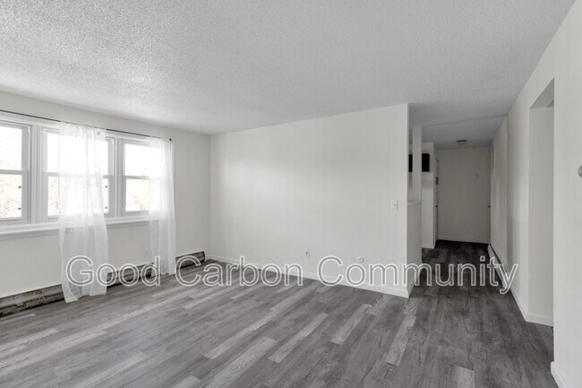 Building Photo - 3904 Seneca St