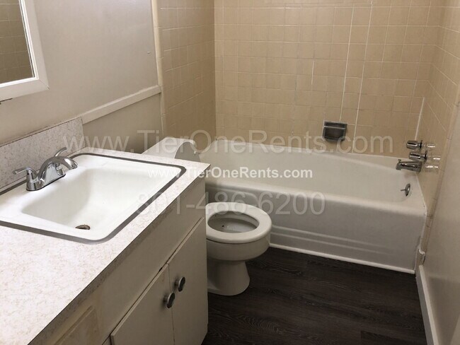 Building Photo - NO DEPOSIT option available for qualified ...
