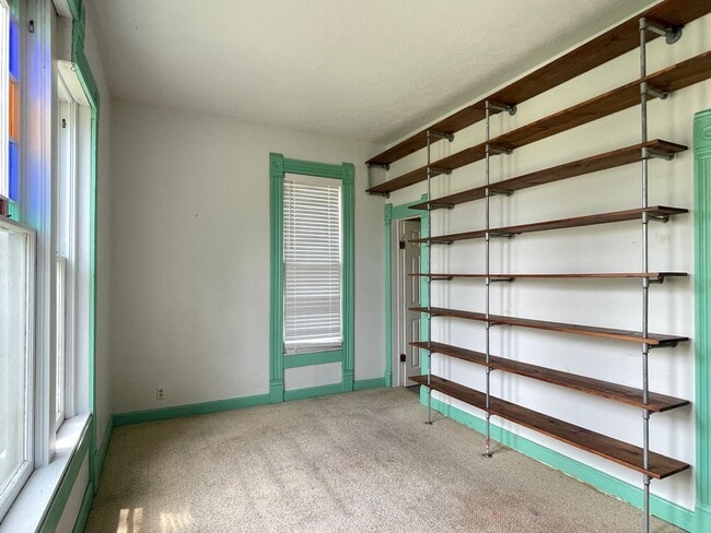 Building Photo - 4/2 bedroom house in republic
