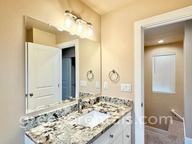 Building Photo - Modern 1-Bedroom Home with Yard, Deck & Ca...