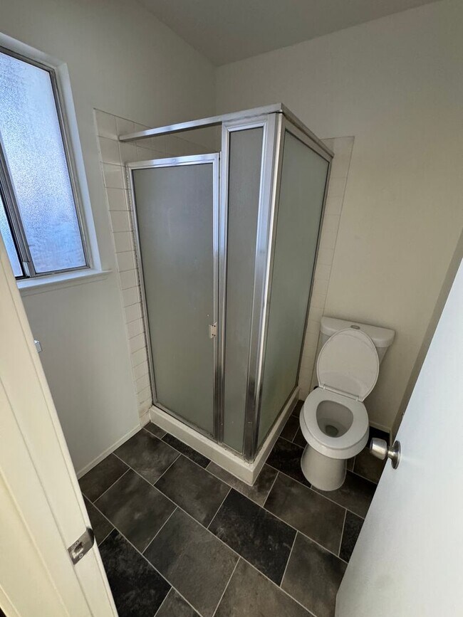 Building Photo - NICE SINGLE STORY HOME IN THE ROSEMONT AREA!