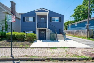 Building Photo - 511 Elsmere St