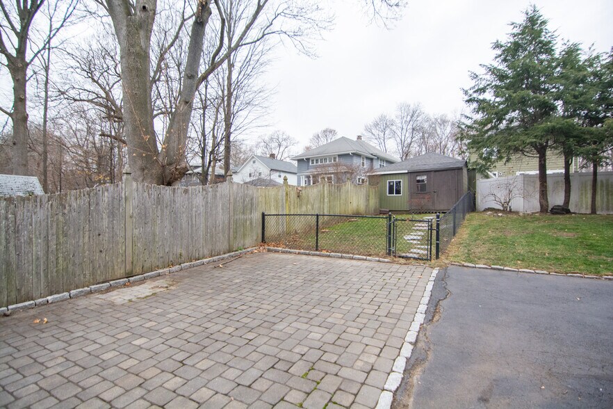 Building Photo - 39 Gould St