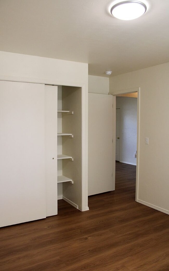 Building Photo - 6181 N Rockland Dr