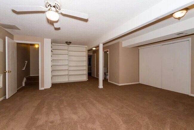 Building Photo - 9286 Clermont Dr