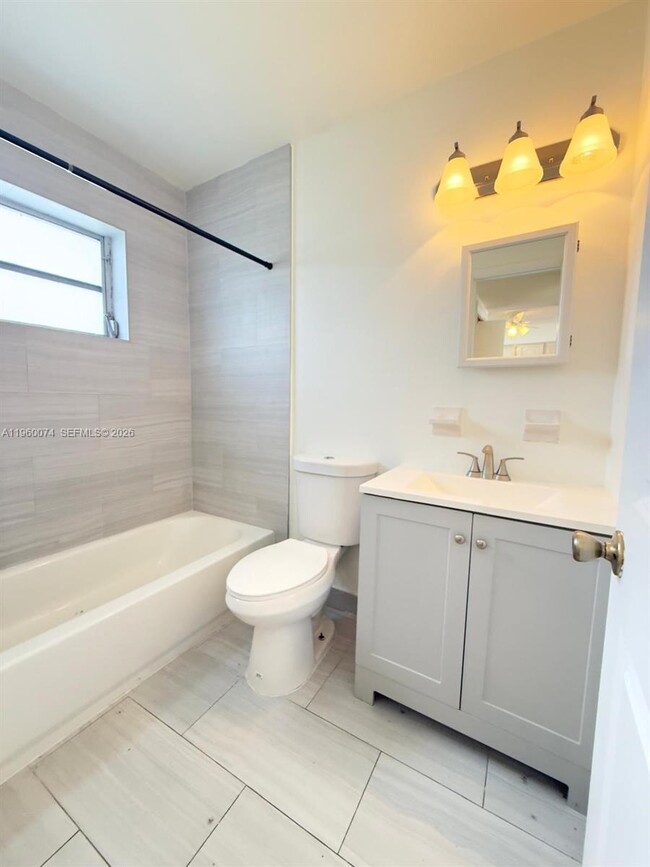 Building Photo - 1942 Thomas St