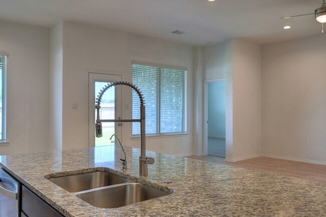 Building Photo - 31603 Zoe Pt