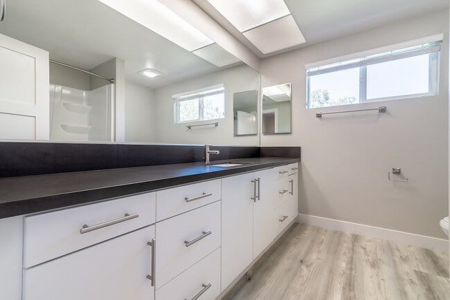 Building Photo - Bixby Hill Apartments