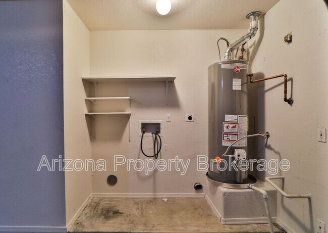 Building Photo - 1330 S Red Rock St