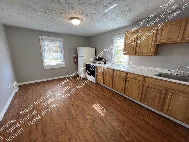 Building Photo - 80 Charlotte St